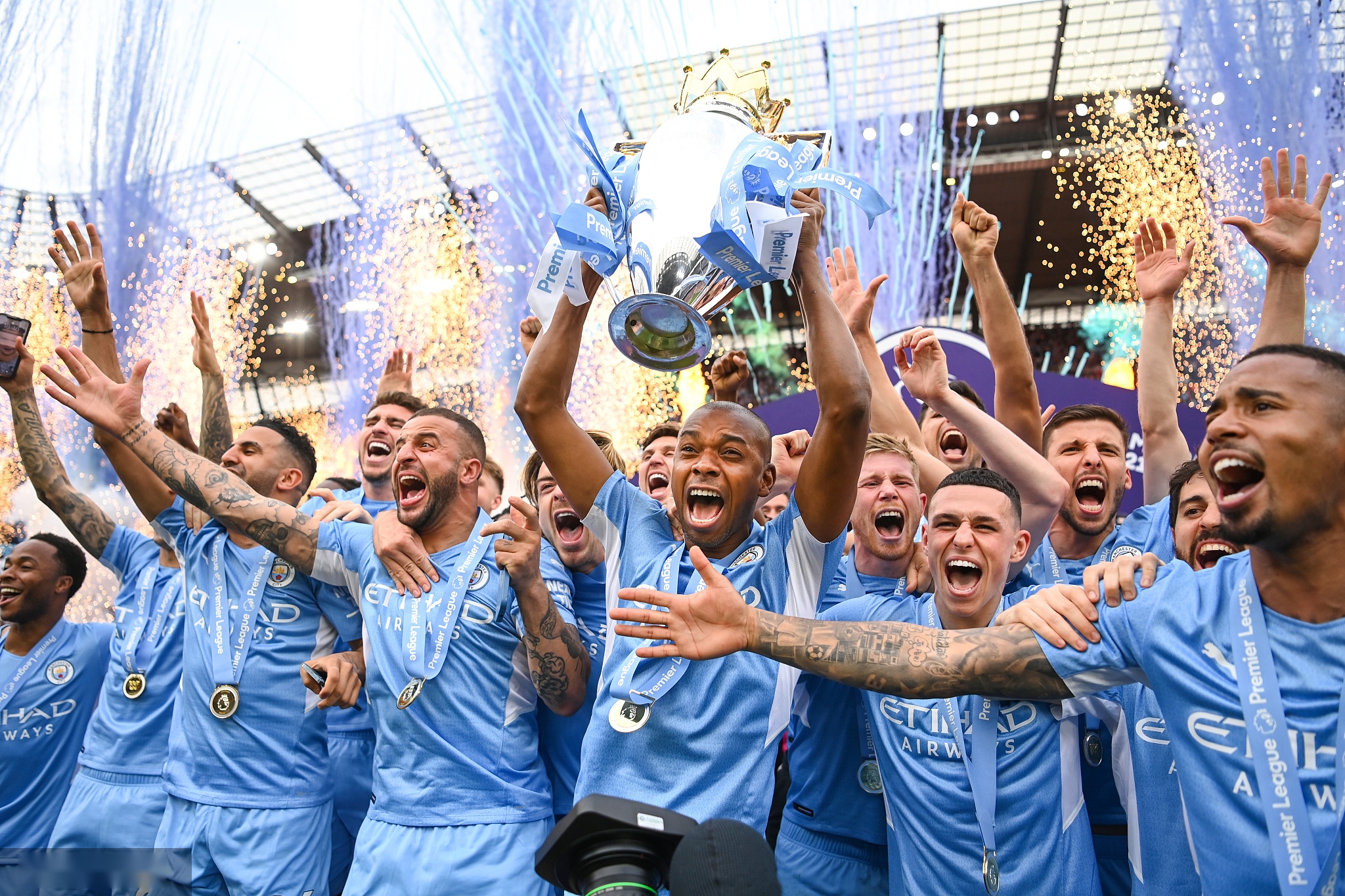 整个球队的 整个球队的