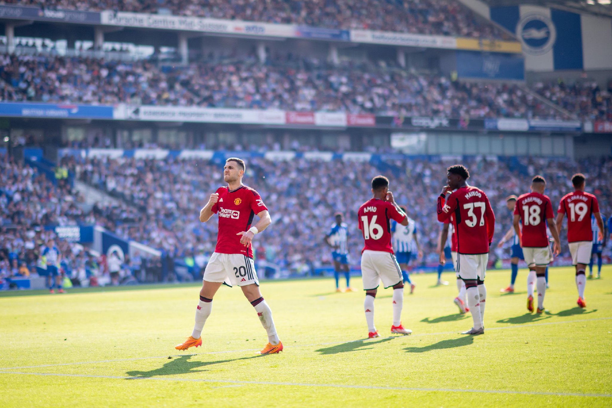 同時他還在 同時他還在